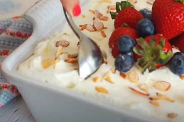 SVI ĆE VAM TRAŽITI RECEPT! Torta koja je dobila 5 zvezdica pravi se za 10 minuta (VIDEO)