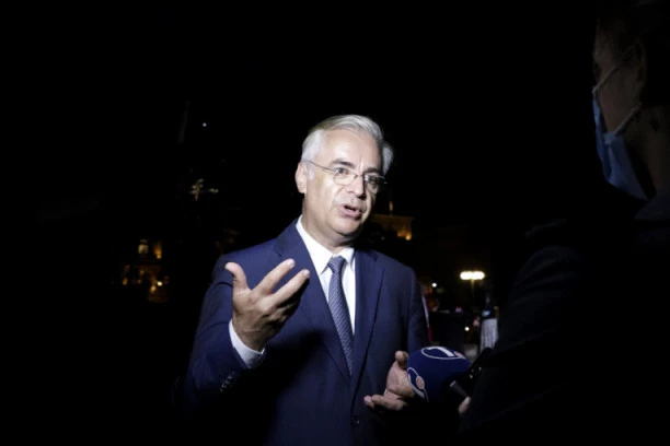 SRPSKI KARDIOLOG UPOZORAVA! Oprez, niko nije imun: OD VRUĆINA PUCA I ZDRAVO SRCE!