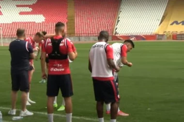 (VIDEO) BAŠ PO NAJVEĆOJ VRUĆINI: Fudbaleri Crvene zvezde odradili prvi trening u novoj sezoni