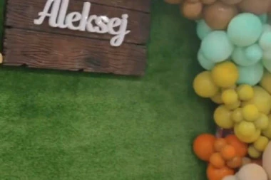 (FOTO) DARKO LAZIĆ I MARINA PONOVO ZAJEDNO: Pevač sa bivšom organizovao nasledniku RASKOŠNU BAJKU, a ovo su svi detalji!