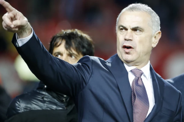 DELIJE NA NOGAMA: Terzić BACIO ZVEZDAŠE u trans, crveno-beli NIKAD jači!