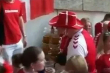 (VIDEO) EVROPA BRUJI O NJEMU: Navijač Danske na prepunoj tribini nosio 12 PIVA i HOT DOG, a onda se desilo OVO