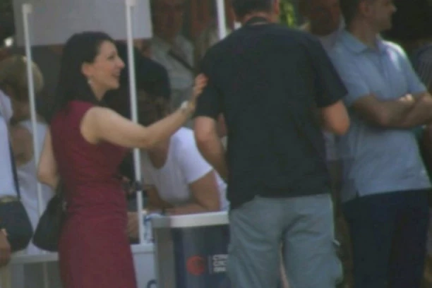 (FOTO) MARINIKA, ŠTA TO RADIŠ? Tepićka se malo zanela, PA MAZILA predsednika NUNS!
