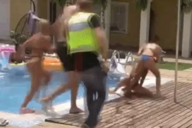 (VIDEO) BRUTALNA TUČA MARINKOVIĆEVE I MINE VRBAŠKI ESKALIRALA: Obezbeđenje hitno reagovalo, MAJA MOMENTALNO IZBAČENA IZ BELE KUĆE!