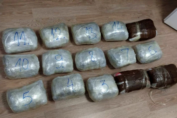 (FOTO) POLICIJSKA AKCIJA "GNEV": Zaplenjeno 16 kilograma marihuane, uhapšeno dvoje