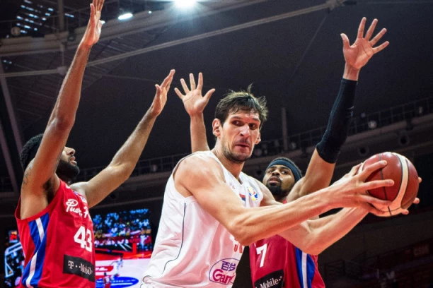 SKANDALČINA PRED TURNIR U BEOGRADU: FIBA pomešala crvenu, plavu i belu boju na državnoj zastavi