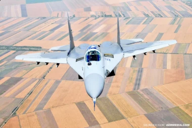 VUČIĆ NAREDIO - VOJSKA SRBIJE PODIGLA MIGOVE: Primećena nepoznata letelica iznad Valjeva