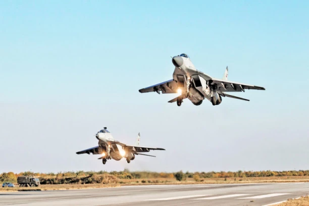 DRONOVI ŠPIJUNIRALI KASARNE VOJSKE SRBIJE: Vučić digao Migove 29 i naredio momentalno uništenje!