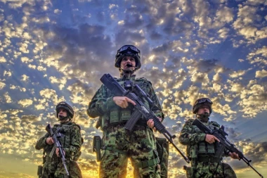 (FOTO) ONI STOJE NA BRANIKU OTADŽBINE: Upoznajte srpskog vojnika budućnosti, HRABROST I OPREMA BEZ PREMCA U REGIONU!