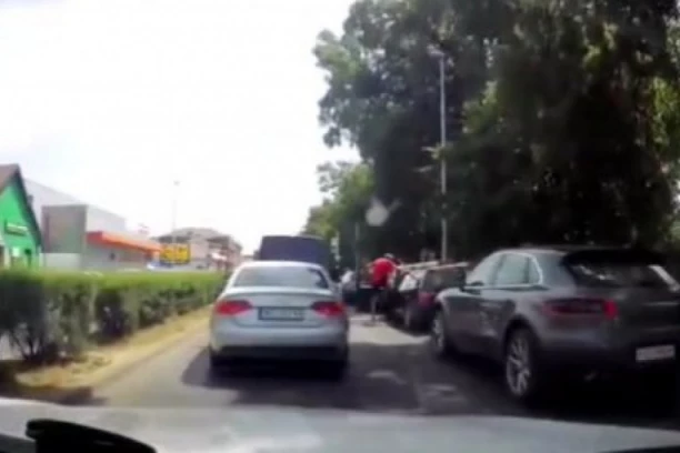 (VIDEO) NASILNIK IZ NOVOG SADA "POPIO" SAMO PREKRŠAJNU! Izleteo iz "poršea" pa premlatio starijeg čoveka ni krivog ni dužnog!