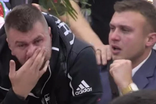 (FOTO) KARIĆU I JANJUŠU NEĆE BITI DOBRO KAD JE VIDE: Ivana Šopić izbacila NOVE SILIKONE u prvi plan, svi su gledali u OVO!