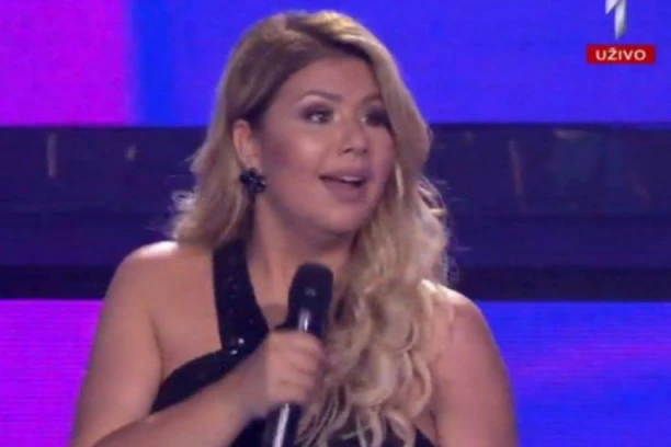 KRSTINJA TODOROVIĆ SE OGLASILA IZ BOLNIČKE POSTELJE: Pevačica podelila sliku nakon OPERACIJE, a evo i kako se oseća! (FOTO)
