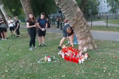 (VIDEO) TUŽAN PRIZOR NA SAVI: Prijatelji pale sveće na mestu nesreće gde je stradala devojka (20)