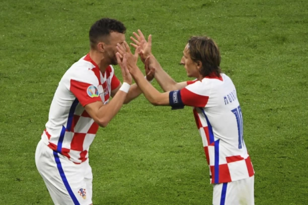 POLICIJA ĆE MORATI DA GA SPROVEDE: Zbog Vande Ikardi hrvatski reprezentativac na udaru organa reda! (FOTO GALERIJA)