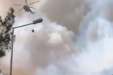 (FOTO/VIDEO) GORI POZNATO LETOVALIŠTE U TURSKOJ: Helikopteri gase vatrenu stihiju!