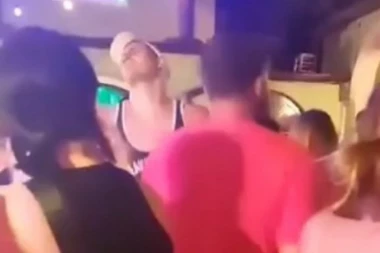 (FOTO) TOTALNA EKSTAZA: Pogledajte kako se Jokić provodi u Somboru!