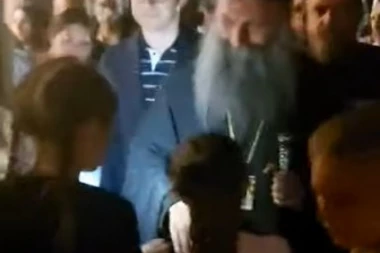 (FOTO, VIDEO) SRPSKI PATRIJARH PORFIRIJE STIGAO U GRAČANICU! Pogledajte kako je dočekan! SUTRA NA GAZIMESTANU!