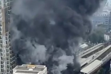 (VIDEO) STRAVIČAN POŽAR U LONDONU! Crni dim guta grad: Ljudi u PANICI, tvrde da se čula EKSPLOZIJA