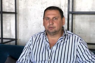 (FOTO) TAKIJU POGORŠANO ZDRAVSTVENO STANJE ZBOG MAJE: Svaki dan primam infuzije, NA TABLETAMA SAM!