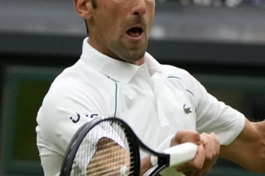 BRITANCI GA UOPŠTE NE CENE: Organizatori Vimbldona doneli ODLUKU po meri Federera, šta će reći Đoković?