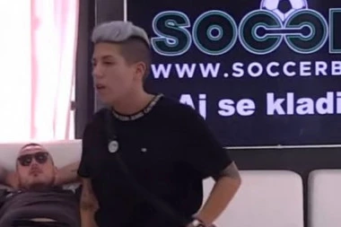 (VIDEO) ISPAO SI DVOLIČAN I PRORAČUNAT: Matora napala Mišela za crnim stolom, zadrugari stali u njenu odbranu!