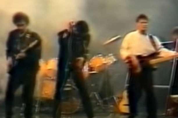 BOLNA ŽIVOTNA PRIČA KRIJE SE IZA ČUVENE PESME "JELENA"! Svi su mislili da je posvećena DEVOJCI, a ISTINA je mnogo POTRESNIJA!