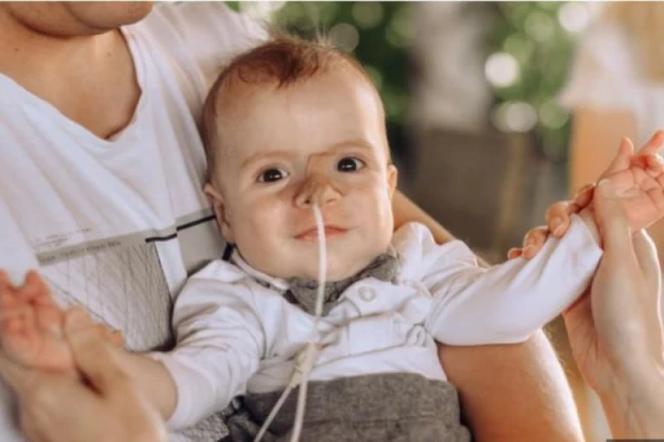 MALI BOŠKO JE OPET NA RESPIRATORU: Postaje sve slabiji, ne može samostalno da diše niti guta! POMOZIMO MU DA POBEDI SMA
