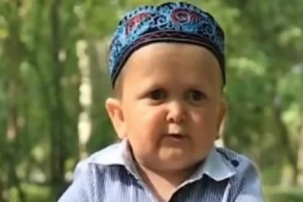 NISAM BIO SREĆAN KADA SE PRIČALO O MENI: Ovaj momak je punoletan, ali izgleda kao DETE, a OVAKO je postao POPULARAN!