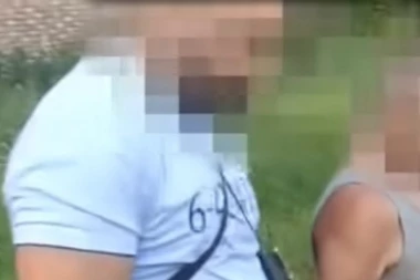 (VIDEO) OTAC PODVODIO ĆERKU (15) PEDOFILIMA! Među "klijentima" i starci od 73 godine!