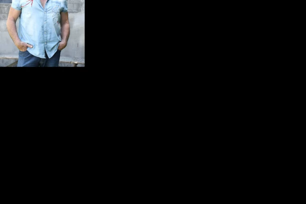 RADOST U DOMU MIME KARADŽIĆA! Za glumca koji ljubi 35 godina mlađu danas je POSEBAN DAN!