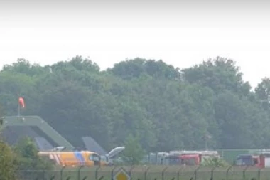 (FOTO/VIDEO) DRAMA U BELGIJI! Borbeni avion F-16 ZAKUCAO SE U ZGRADU: Ima povređenih!