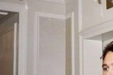 (FOTO) I ONE SU BILE NJEGOVE UČENICE: Poznati glumac osuđen za ZLOSTAVLJANJE PET DEVOJAKA, primoravao ih je na OVO!