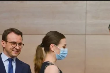 Ministar Udovičić uručio stipendije najboljim srpskim studentima iz Kosovske Mitrovice