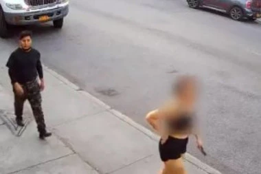 (VIDEO) JEZIVO! KAMERE SNIMILE SEKSUALNI NAPAD: Manijak naskočio na ženu nasred ulice