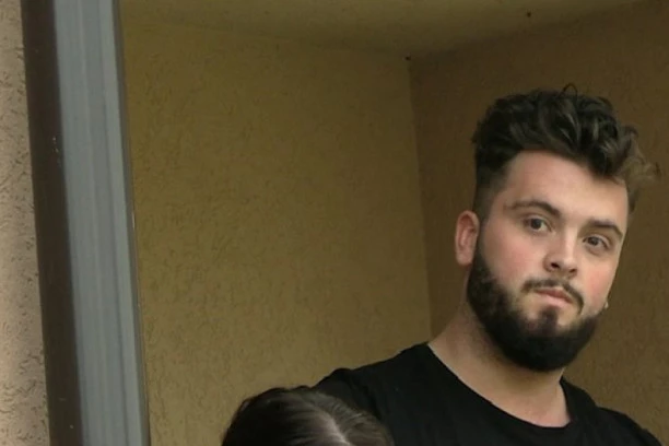 EKSKLUZIVNO! Srpski telegraf u porodičnoj kući Sadika Hasanovića, njegova majka šokirala: Neću da vam se pravdam više,  tu pesmu je pevao svako po Bosni