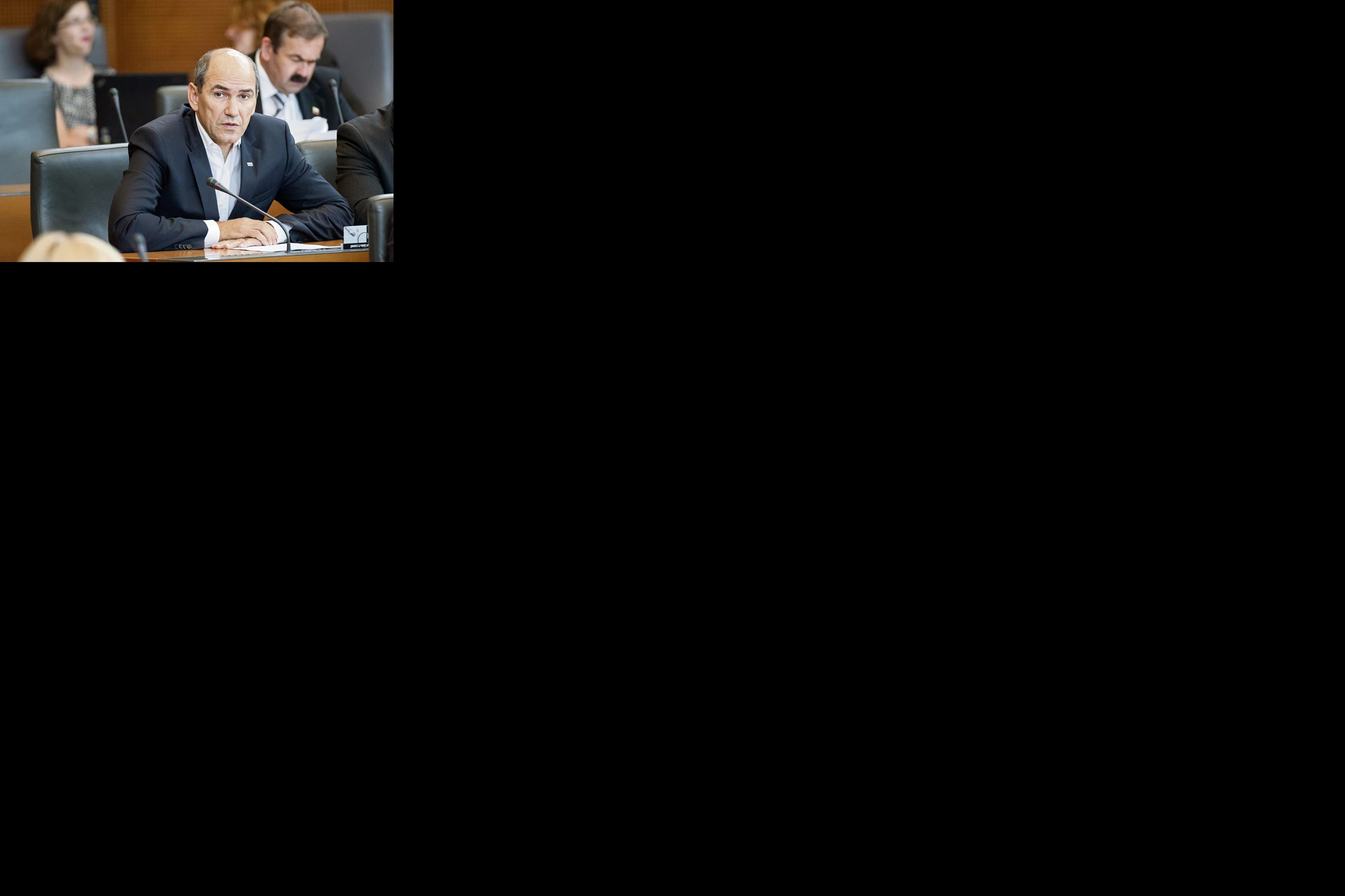 JANŠA ŽESTOKO UDARIO NA EU: SLOVENIJA NIJE VAŠA KOLONIJA! Optužio Zapad za dvostruke standarde koji vode KOLAPSU UNIJE i otkrio zašto BRANI ORBANA!