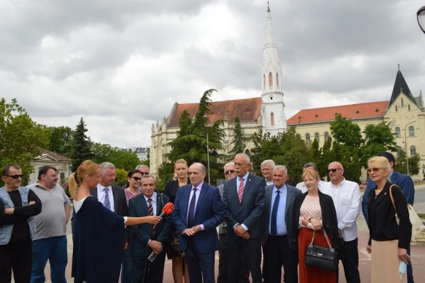 KARAVAN PUPS-a "SRBIJO, I OVO JE SRBIJA" DANAS U ZRENjANINU! Hleb i dostojanstvo - za PUPS su nerazdvojivi (FOTO)