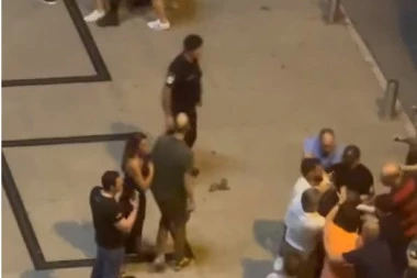 (VIDEO) KAKVA TUČA GRAĐANA I POLICIJE I TO ŠTO LJUDI NISU ŽELELI DA NAPUSTE KAFIĆ! Šestoro uhapšeno!