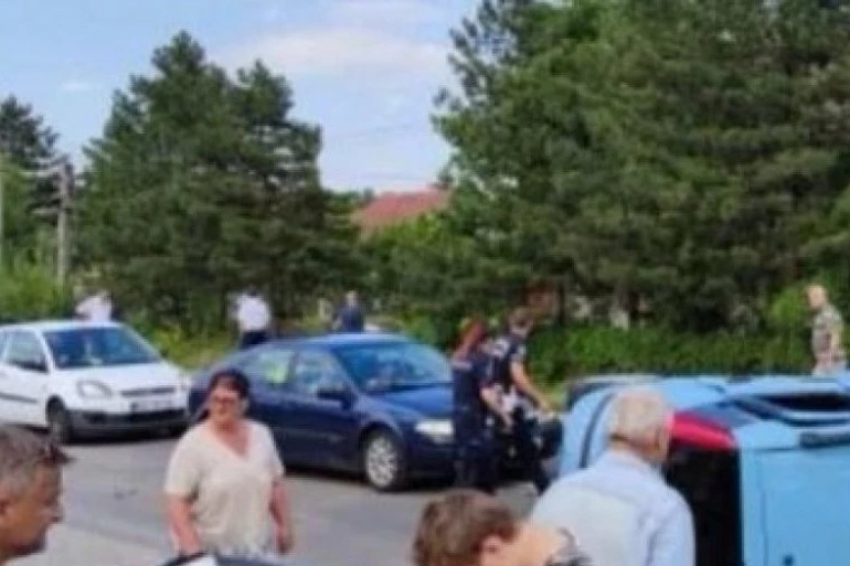 TEŠKA NESREĆA NA IBARSKOJ MAGISTRALI: Prevrnuo se automobil, više osoba povređeno