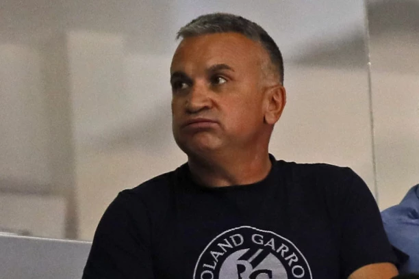 SRĐAN ĐOKOVIĆ RASPALIO KAO NIKADA: Engleski mediji se uzburkali zbog TEŠKIH REČI Novakovog oca!
