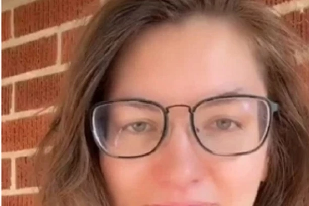 (FOTO) OSTALI U ČUDU: Lekari joj ispirali uvo zbog prehlade, a onda su našli predmet star 22 godine!