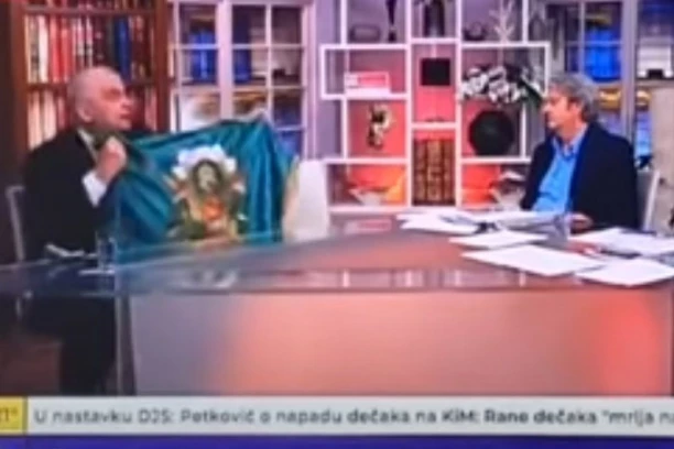 (VIDEO) SKANDAL U REŽIJI NENADA ČANKA! Lider LSV usred emisije razvio zastavu komita i zapretio: Ne dirajte Crnu Goru!