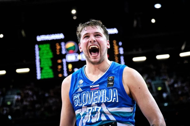 (VIDEO) LUKA DONČIĆ USRED LUDE ŽURKE: Slovenci banče uz SRPSKE NARODNJAKE, pridružio se AMERIKANAC!