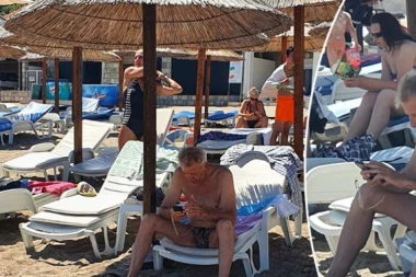 (VIDEO) Glumca napao insekt na plaži: Brstina čačka uši, sve predrasude ruši!