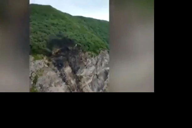 PRONAĐENA TELA 9 ŽRTAVA AVIONSKE NESREĆE NA KAMČATKI! Potragu spasiocima otežava težak teren