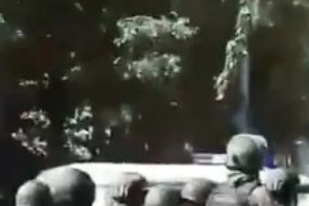 (FOTO/VIDEO) TALAČKA KRIZA U RUSIJI: Muškarac s bombom upao u banku i zarobio tri osobe!