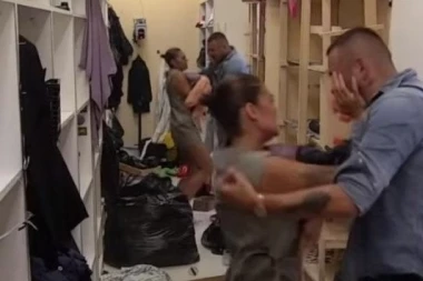 (VIDEO) ESKALIRAO SUKOB! Mina doživela pomračenje uma PA NASRNULA NA FILIPA CARA KAO ZVER: OBEZBEĐENJE HITNO REAGOVALO!