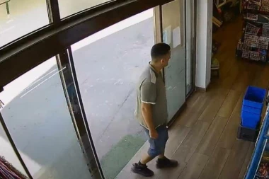 MUŠKARAC ZA KOJIM JE RASPISANA POTERNICA UHAPŠEN U BATAJNICI: Porodica prijavila da nepoznat čovek sedi u njihovom autu u dvorištu