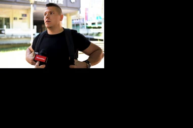 (VIDEO) SLOBA NA DEVOJAČKOJ VEČERI NAPRAVIO HAOS: Zgodni pevač zaveo nevestu, ona se trljala od njega!