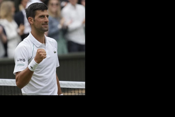NOLE U NESVAKIDAŠNJEM IZDANJU: Đoković USLIKAN tamo gde ga NIKO nije očekivao! (FOTO)